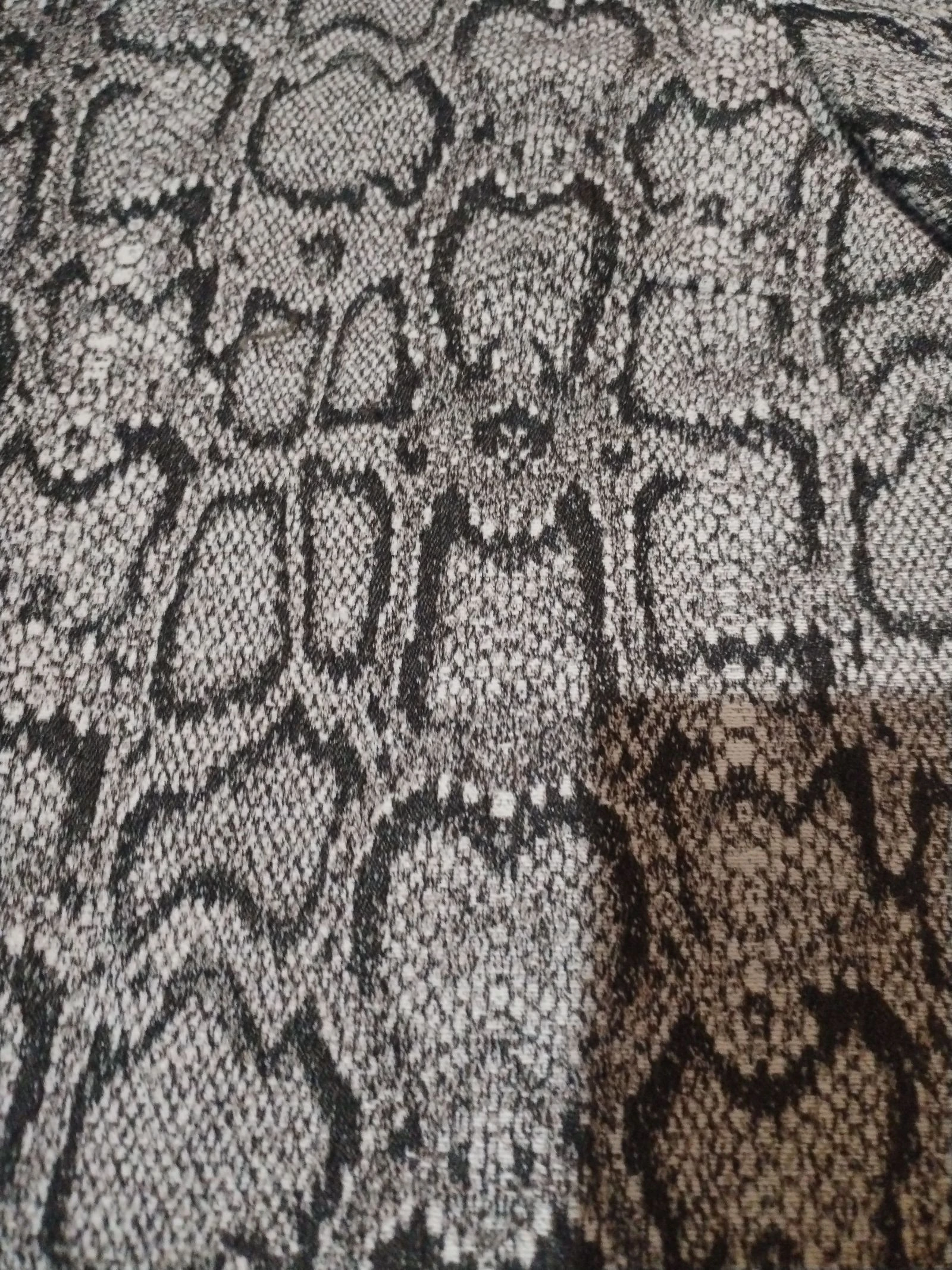 Vestido de verano de Zara con un estampado de serpiente o de cocodrilo – photo 16